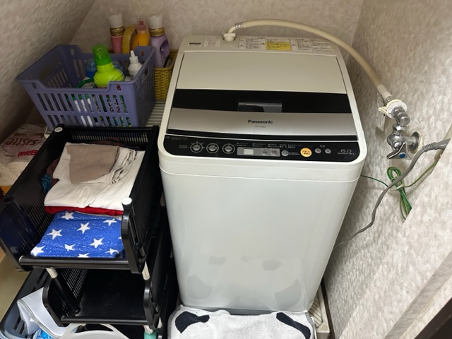 埼玉県草加市の部屋の片付けと不用品回収および解体工事.，回収した縦型全自動洗濯機